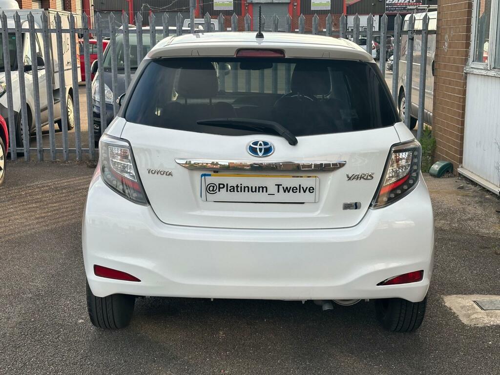 Toyota Yaris 1.5 Vvt-h Trend Cvt Euro 5 White #6