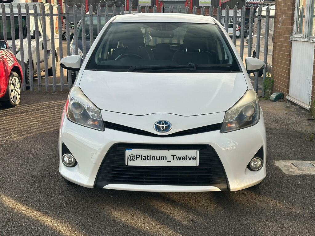 Toyota Yaris 1.5 Vvt-h Trend Cvt Euro 5 White #3