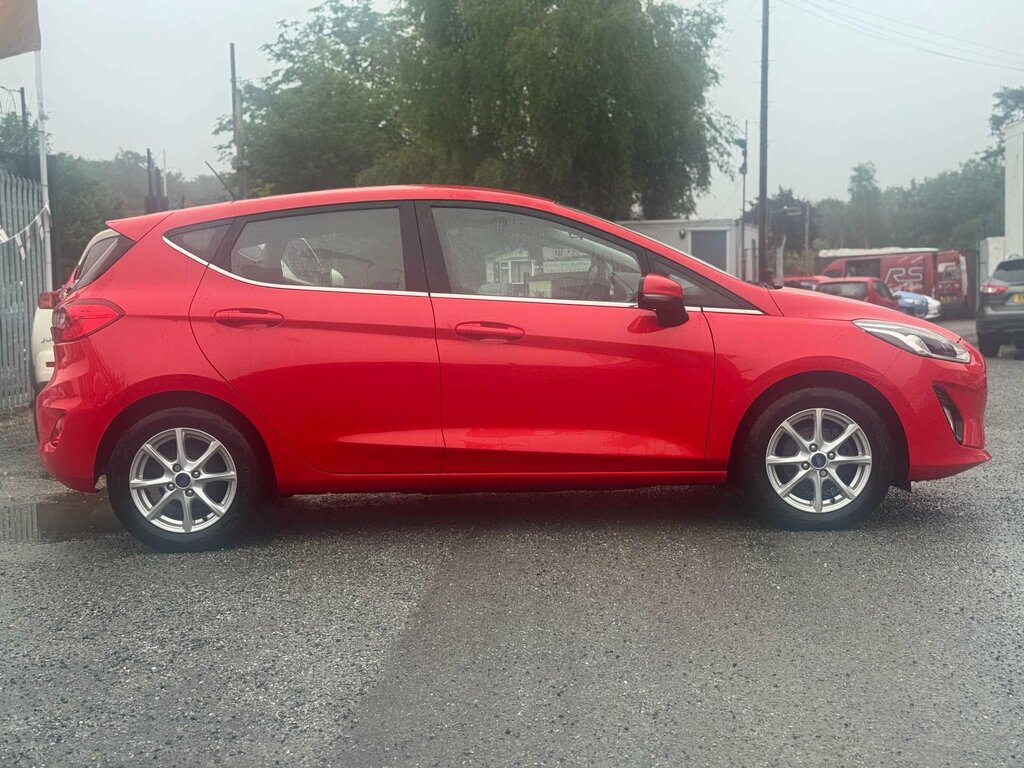 Ford Fiesta 1.5 Fiesta Zetec Tdci CU18PNK Red #4