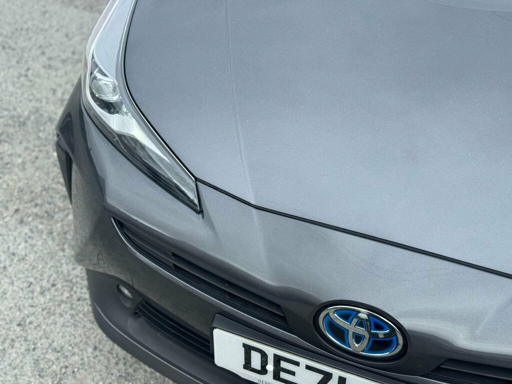 Toyota Prius Saloon White #27