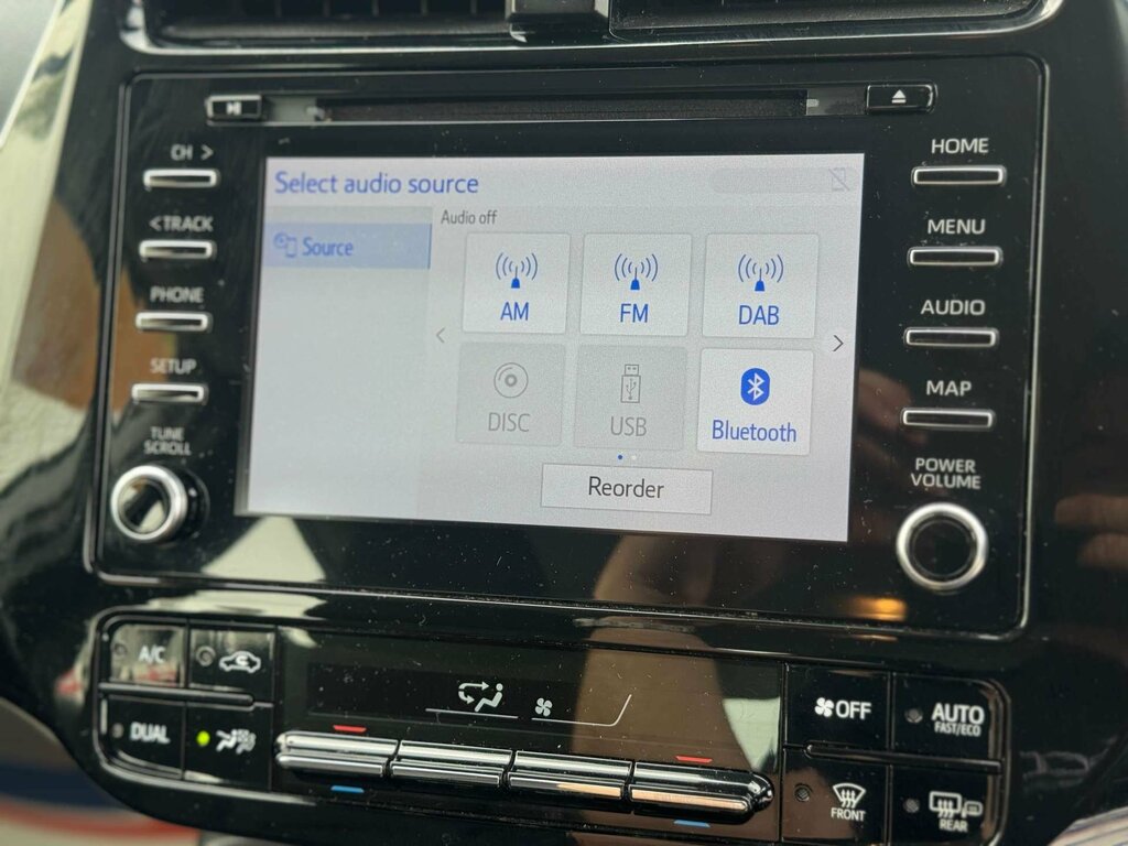 Toyota Prius Saloon White #37