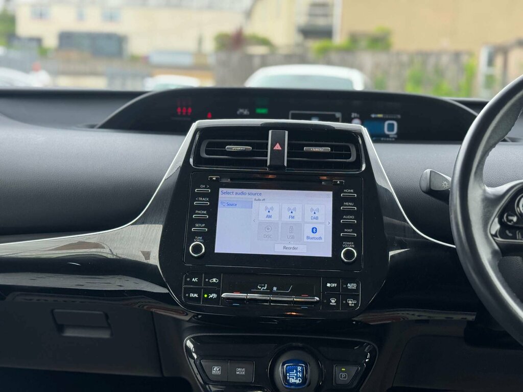 Toyota Prius Saloon White #39