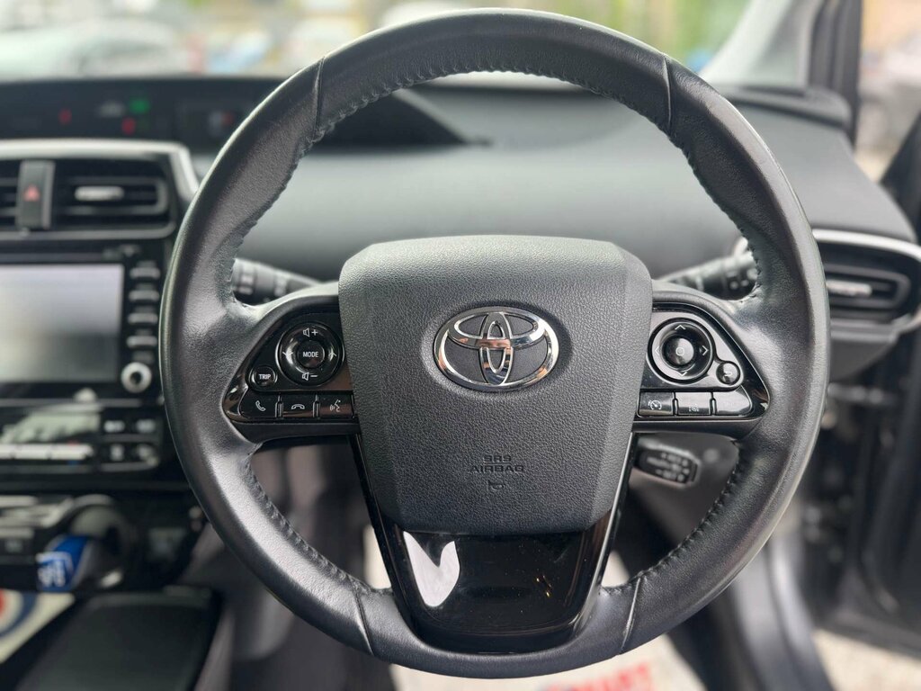 Toyota Prius Saloon White #57