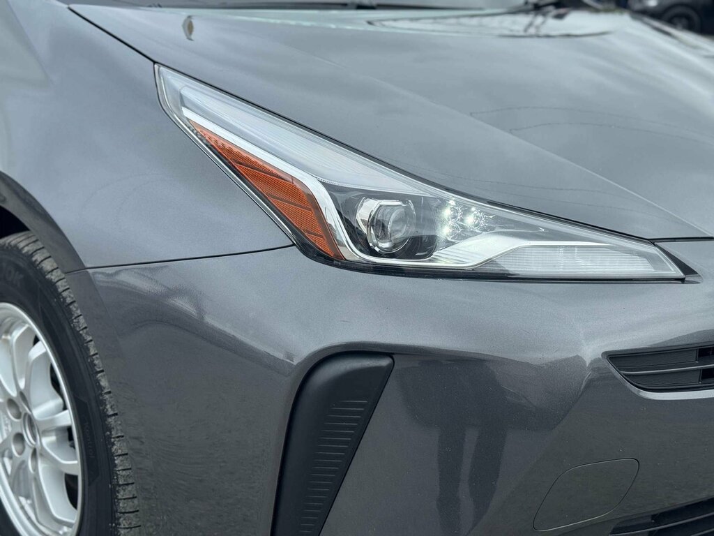 Toyota Prius Saloon White #24