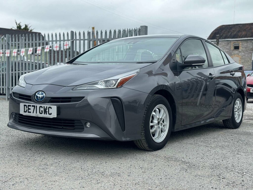 Toyota Prius Saloon White #7