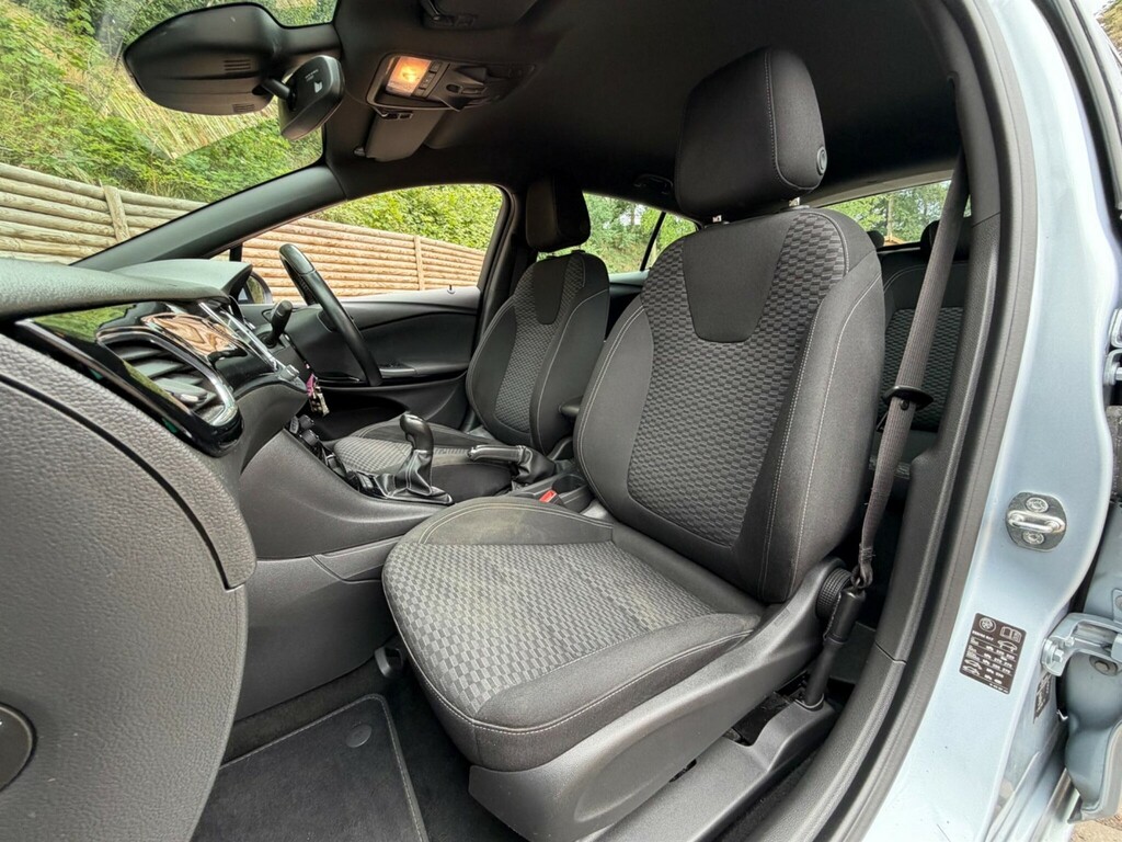 Vauxhall Astra Hatchback DT66BNY Silver #3