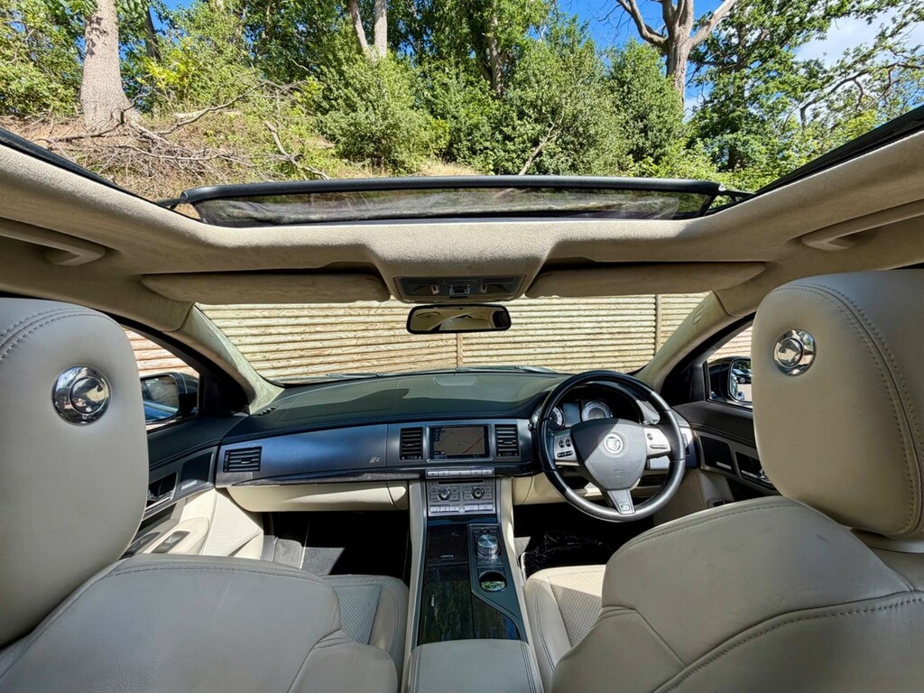 Jaguar XF Saloon Green #2