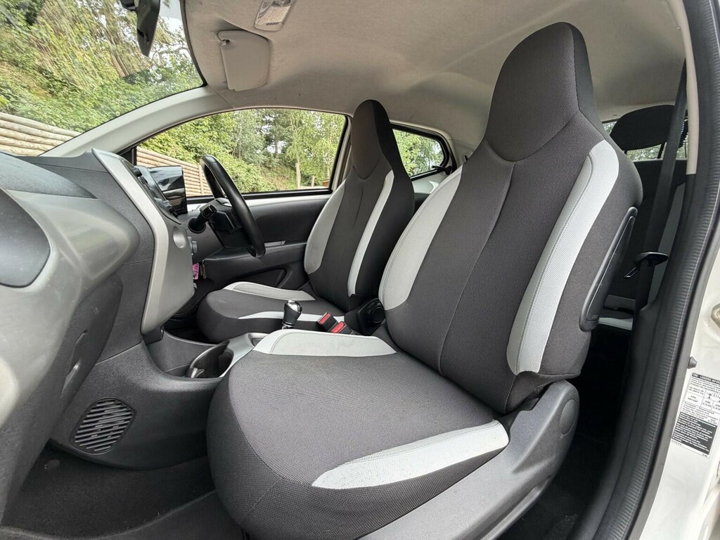 Toyota Aygo Hatchback White #3