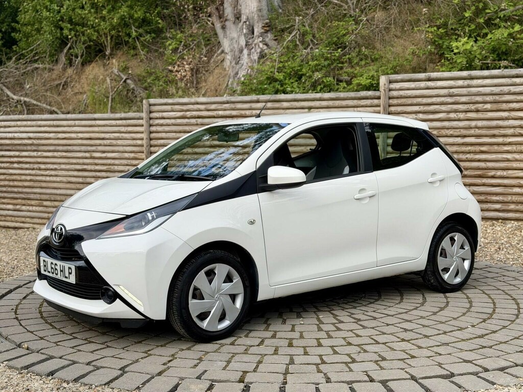 Toyota Aygo Hatchback White