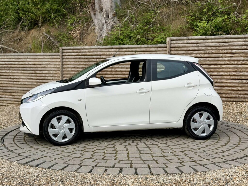 Toyota Aygo Hatchback White #5