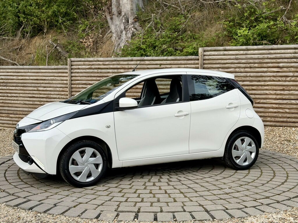Toyota Aygo Hatchback White #4