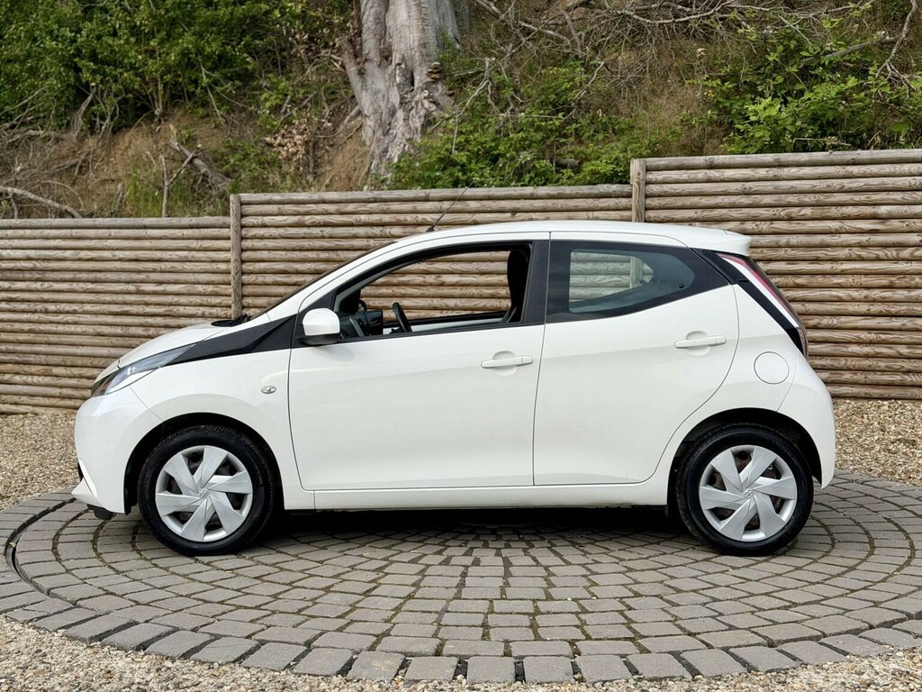 Toyota Aygo Hatchback White #6