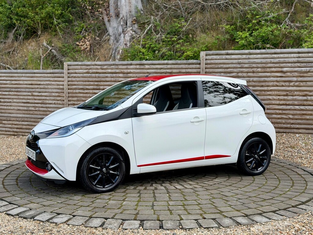 Toyota Aygo Hatchback White #5