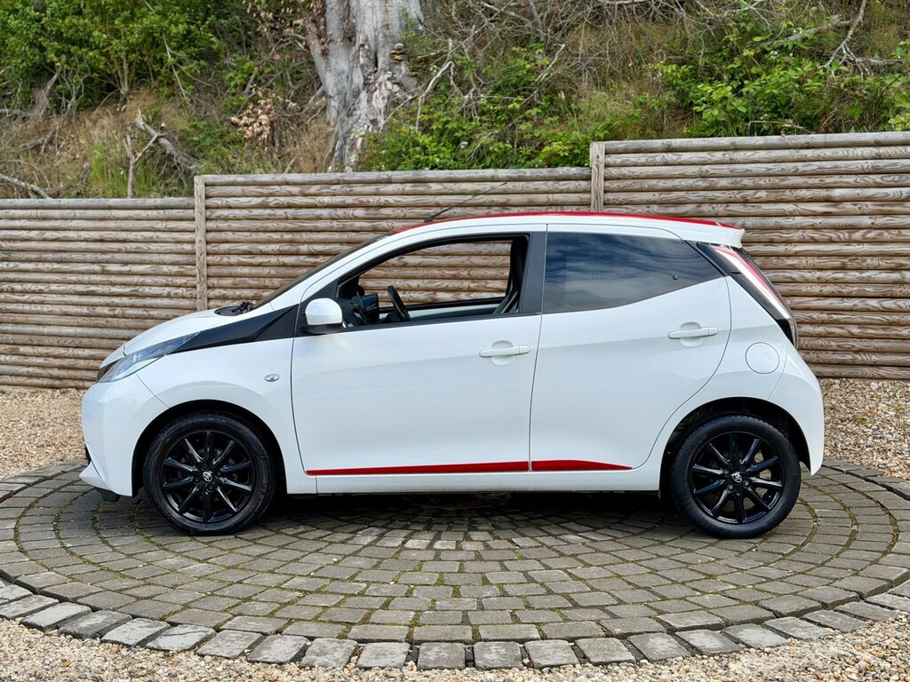 Toyota Aygo Hatchback White #6