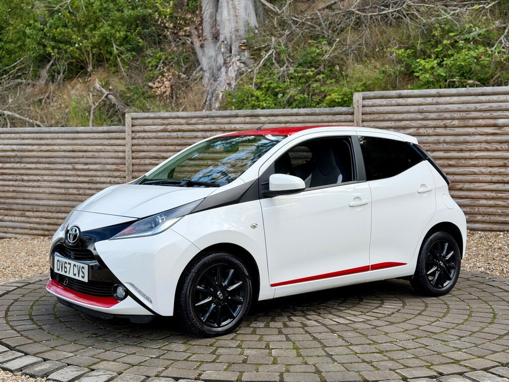 Toyota Aygo Hatchback White