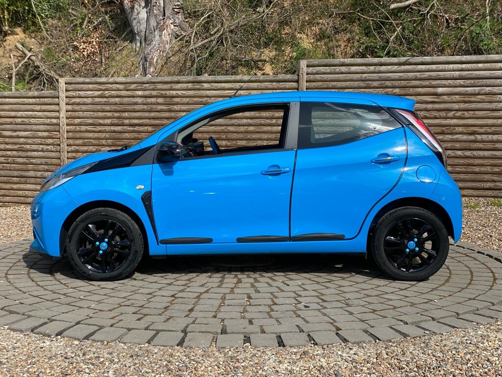 Toyota Aygo Hatchback Blue #5