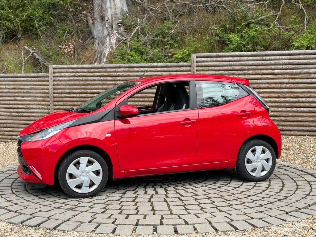 Toyota Aygo Aygo X-play Vvt-i Cvt Red #3