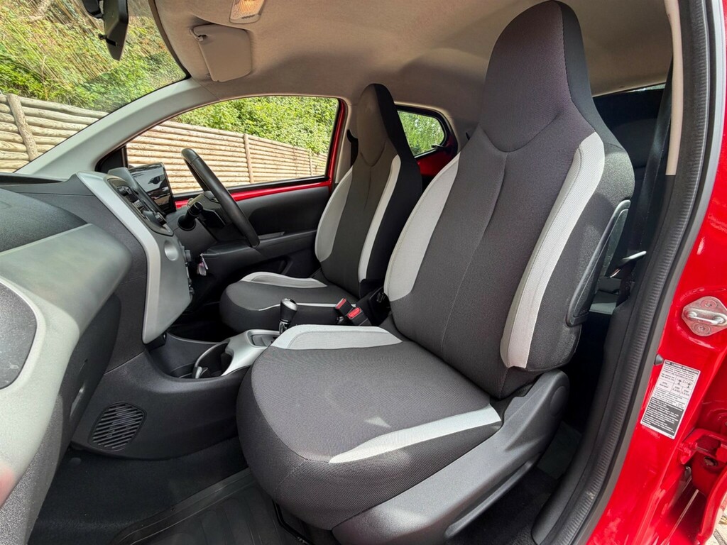 Toyota Aygo Aygo X-play Vvt-i Cvt Red #3