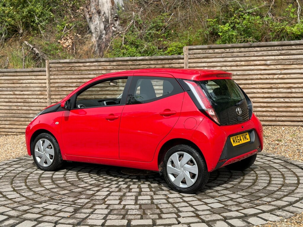 Toyota Aygo Aygo X-play Vvt-i Cvt Red #6