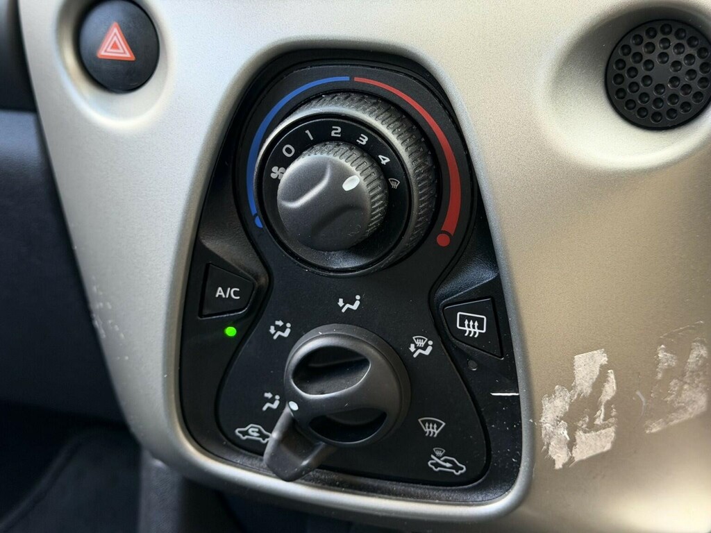 Toyota Aygo 1.0 Vvt-i Yellow #37