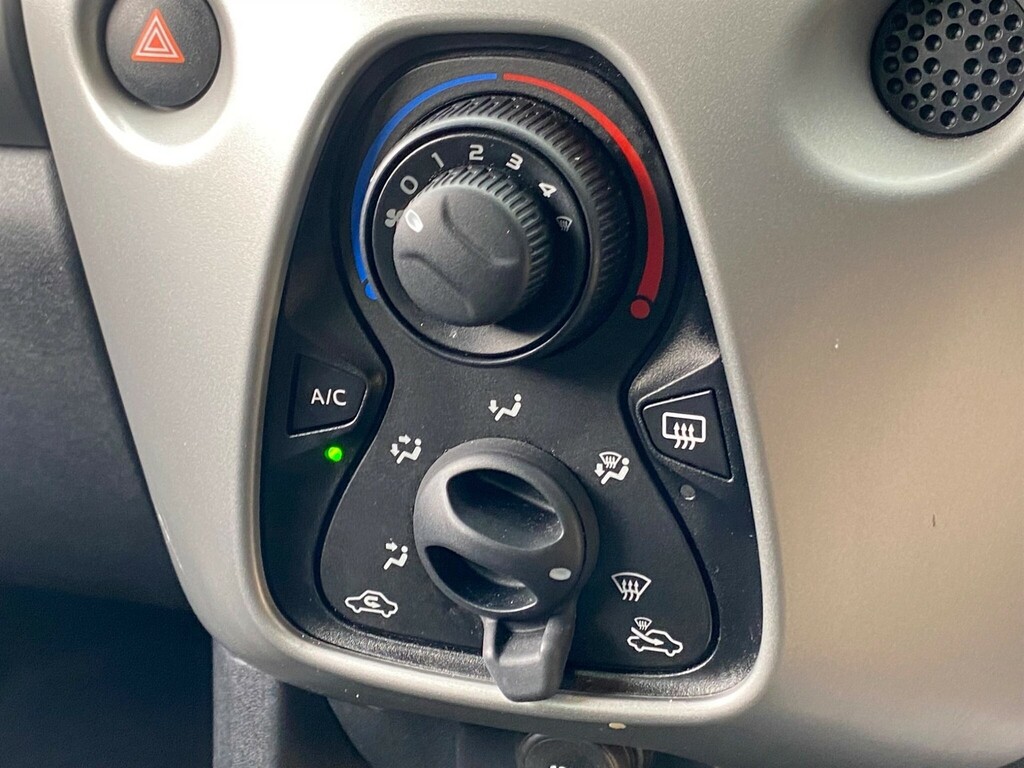 Peugeot 108 1.0 Active White #33