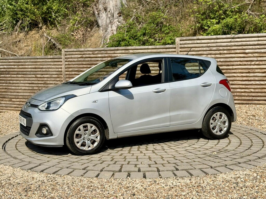Hyundai I10 Hatchback Silver #2