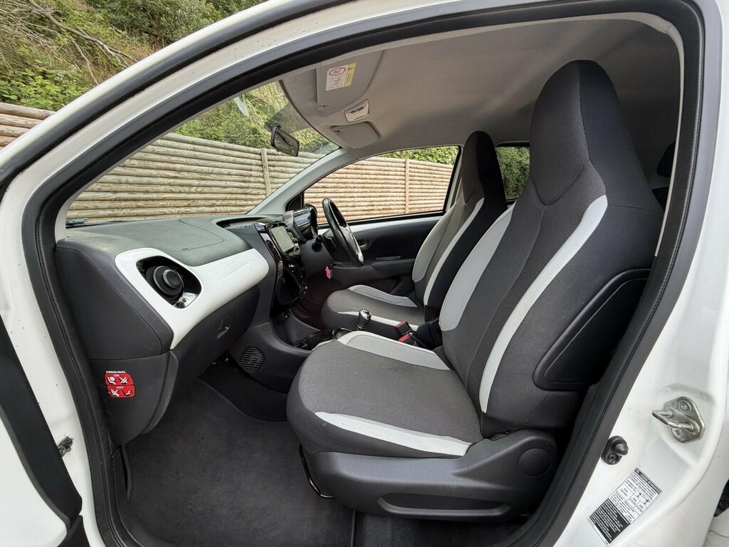 Toyota Aygo Aygo X-play Vvt-i Cvt White #5