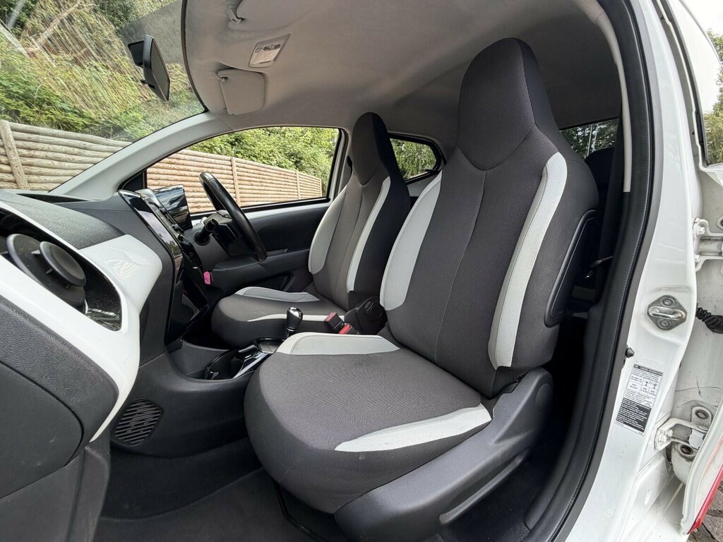 Toyota Aygo Aygo X-play Vvt-i Cvt White #6
