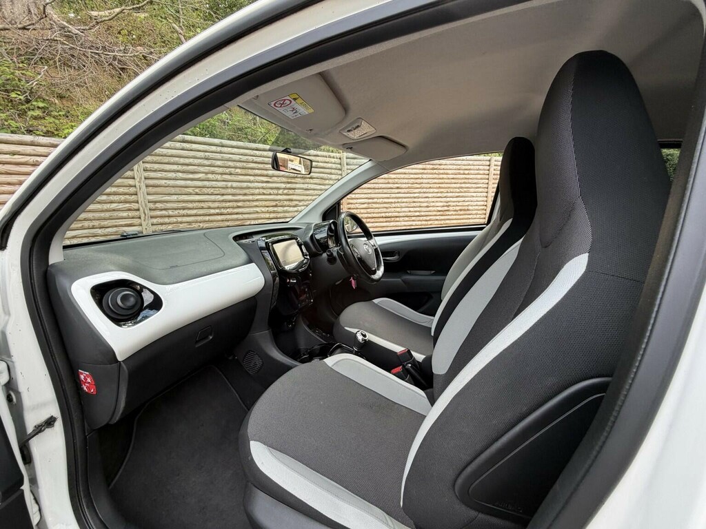 Toyota Aygo Aygo X-play Vvt-i Cvt White #4