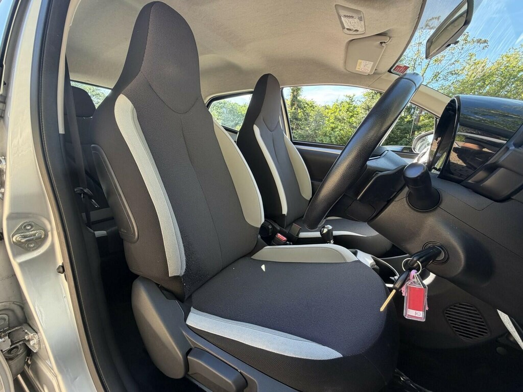 Toyota Aygo Hatchback White #12