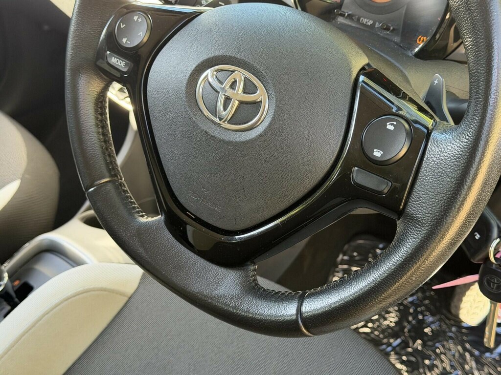 Toyota Aygo Hatchback White #21