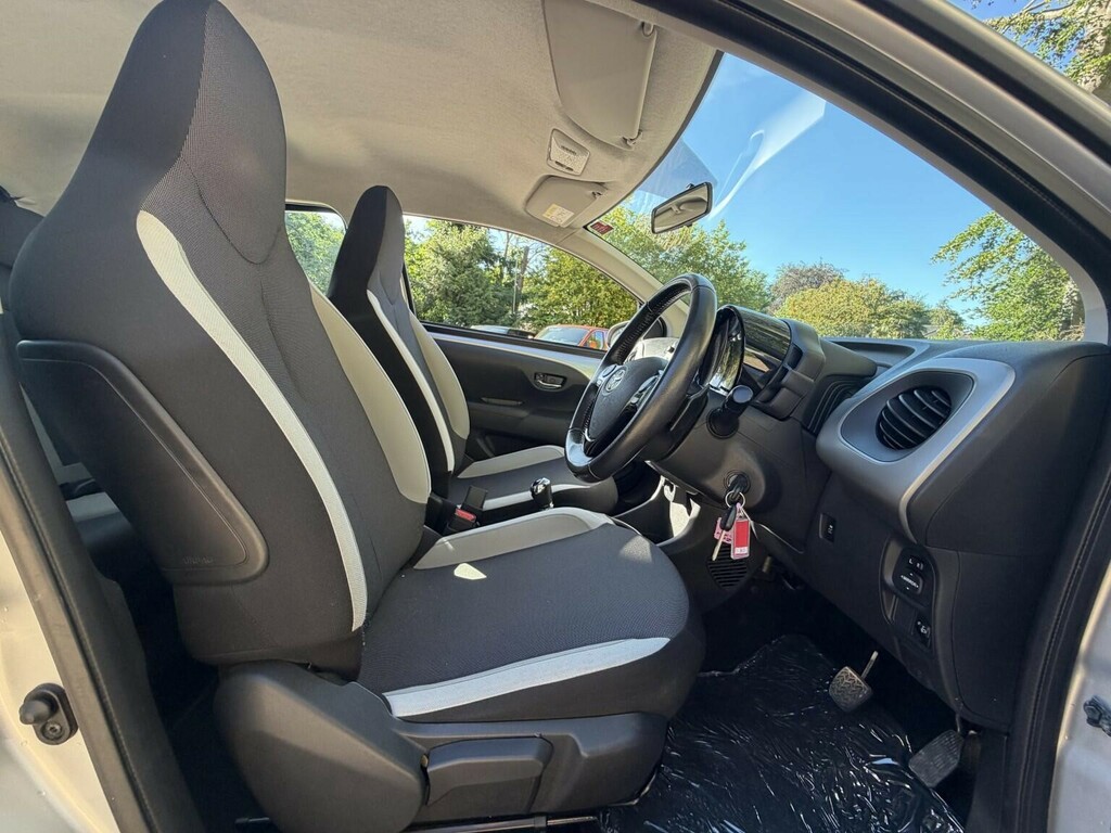 Toyota Aygo Hatchback White #13