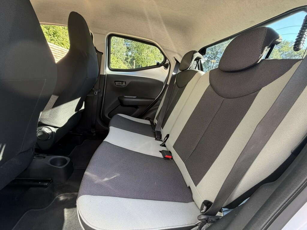 Toyota Aygo Hatchback White #8