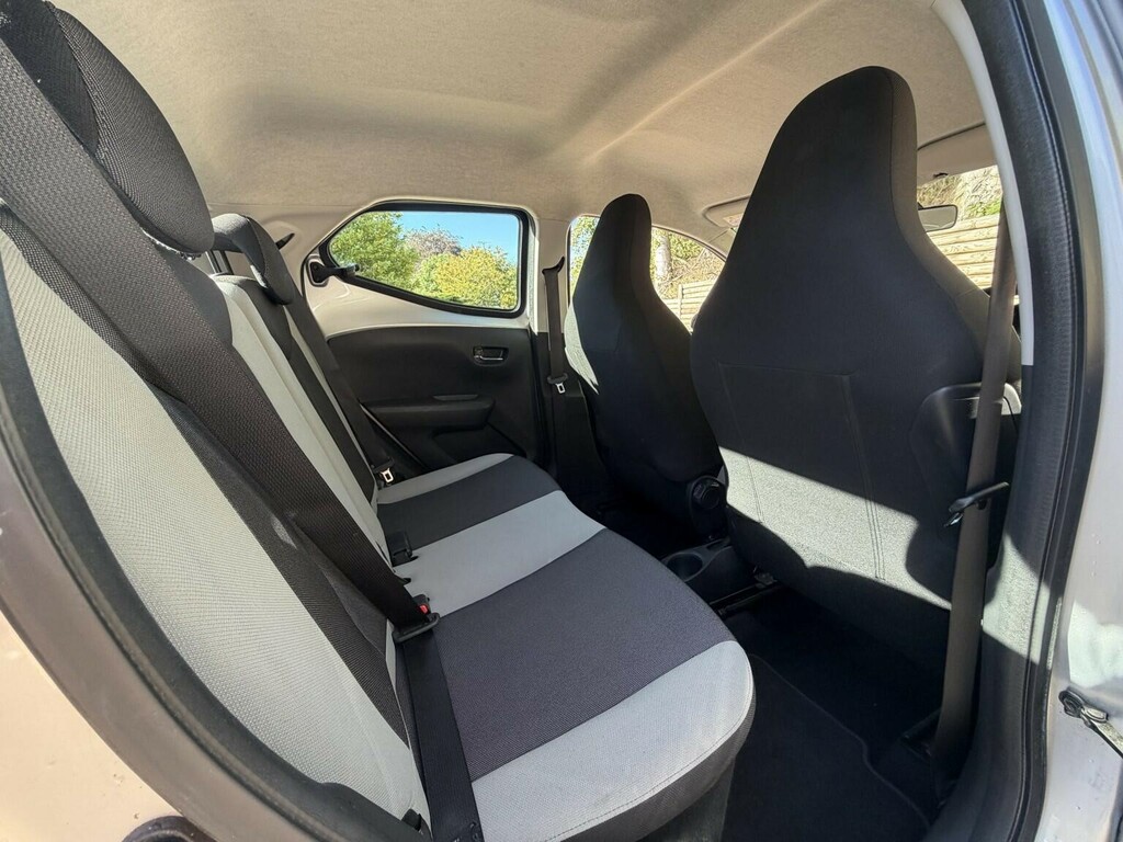 Toyota Aygo Hatchback White #9