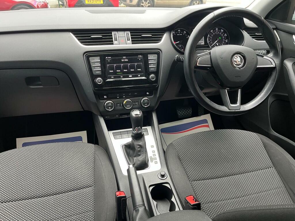 Skoda Octavia Hatchback 1.4 Tsi Se Dsg Euro 6 Ss Silver #3