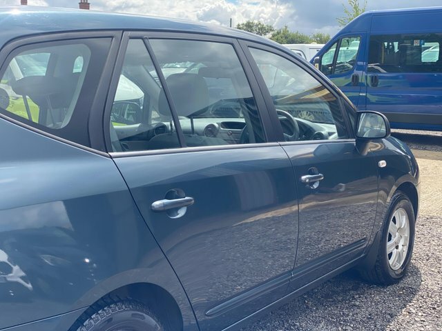 Kia Carens Blue #26