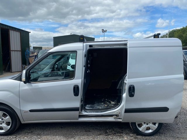 Vauxhall Combo 1.3 2000 Cdti 16V Red #44