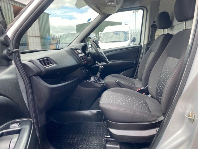 Vauxhall Combo 1.3 2000 Cdti 16V Red #15
