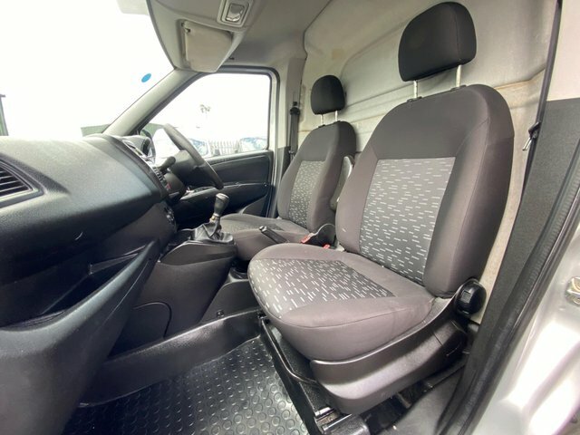 Vauxhall Combo 1.3 2000 Cdti 16V Red #49
