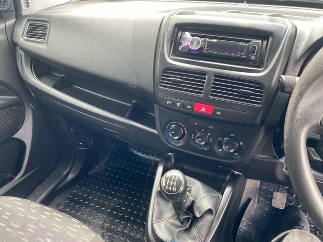 Vauxhall Combo 1.3 2000 Cdti 16V Red #31