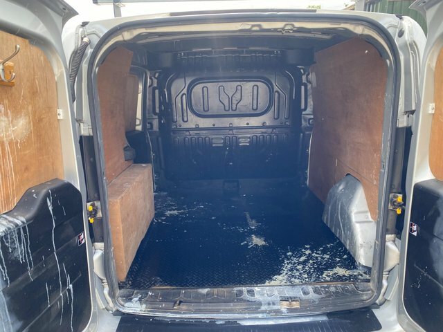 Vauxhall Combo 1.3 2000 Cdti 16V Red #8
