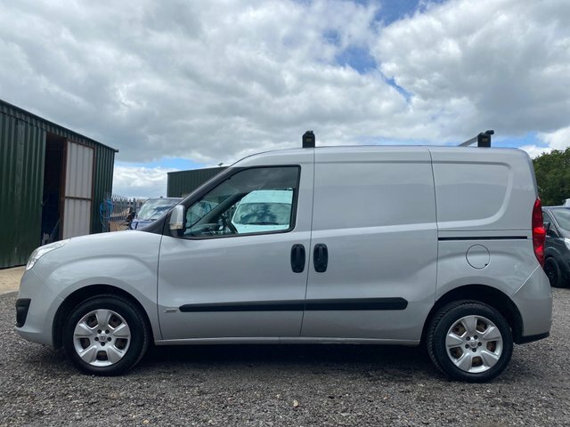 Vauxhall Combo 1.3 2000 Cdti 16V Red #18
