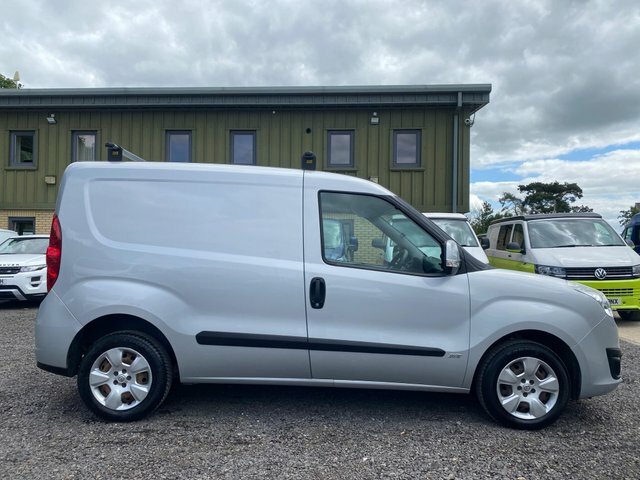 Vauxhall Combo 1.3 2000 Cdti 16V Red #20