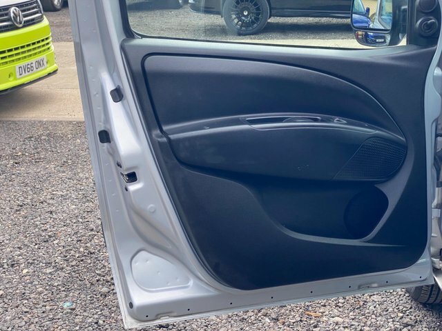 Vauxhall Combo 1.3 2000 Cdti 16V Red #50
