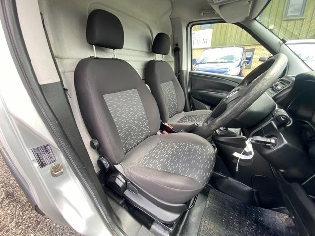 Vauxhall Combo 1.3 2000 Cdti 16V Red #30