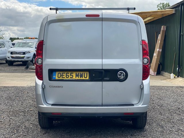 Vauxhall Combo 1.3 2000 Cdti 16V Red #19