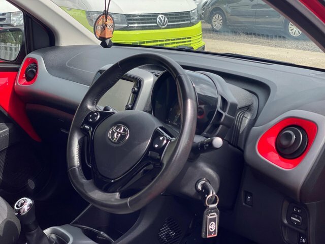 Toyota Aygo 1.0 Vvt-i X-play Euro 6 Red #6