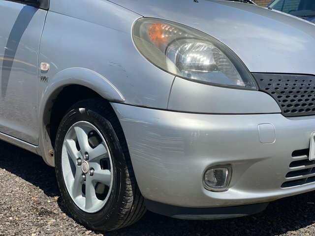 Toyota Verso Hatchback Red #24