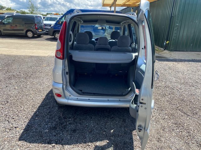 Toyota Verso Hatchback Red #42