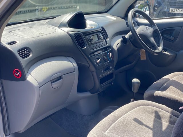 Toyota Verso Hatchback Red #50